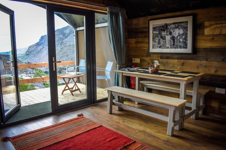 Отель Llechwedd Glamping Блайнай-Фестиниог Экстерьер фото